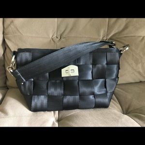 Harvey’s seatbelt bag